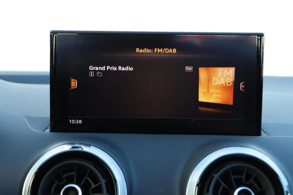 Audi Q2 35 tfsi s edition 150pk s tronic panorama dak | stoelverwarming