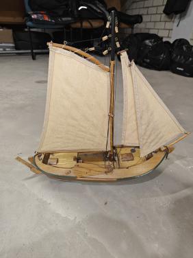 Houten zeilboot model