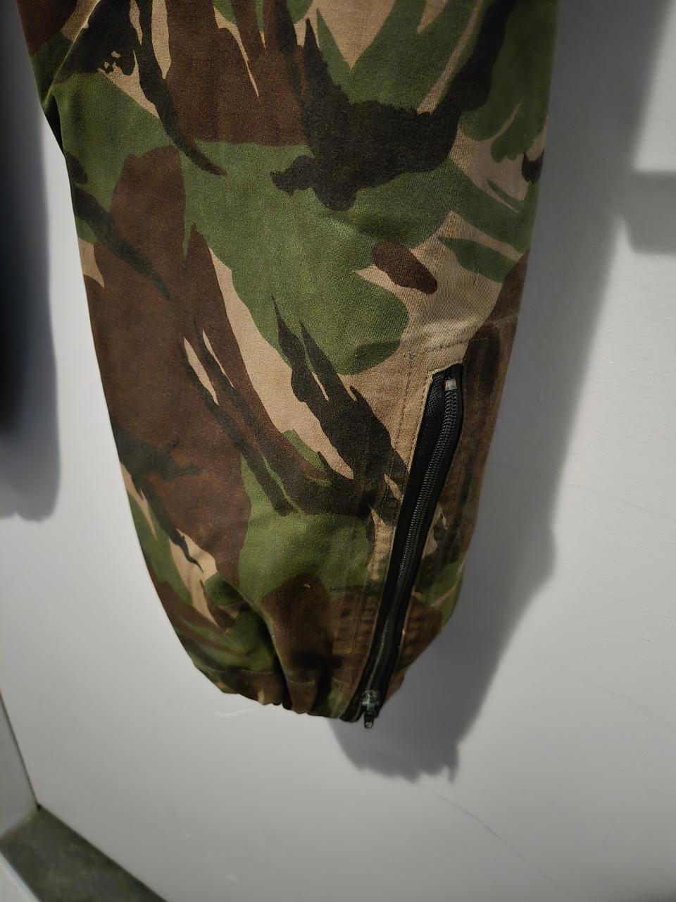 Camouflagebroek van het Nederlandse leger. Maat L