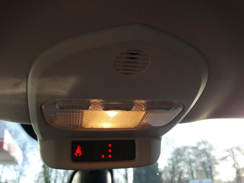 Peugeot 3008 style 1.2pt-130pk trekhaak | navigatie | cruise & climate cont