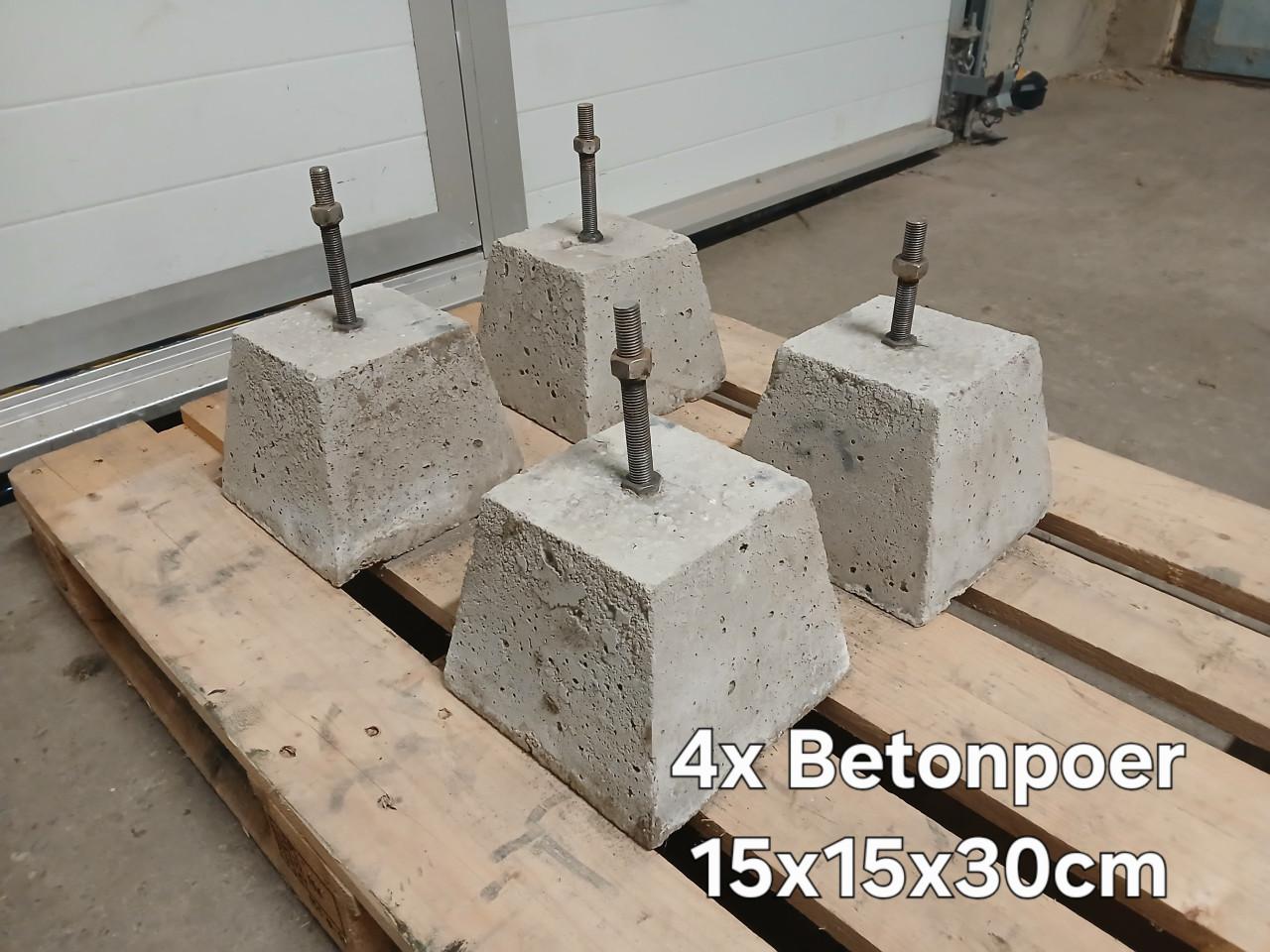 4x verstelbare betonpoer, paalsteun, sokkel of fundering.