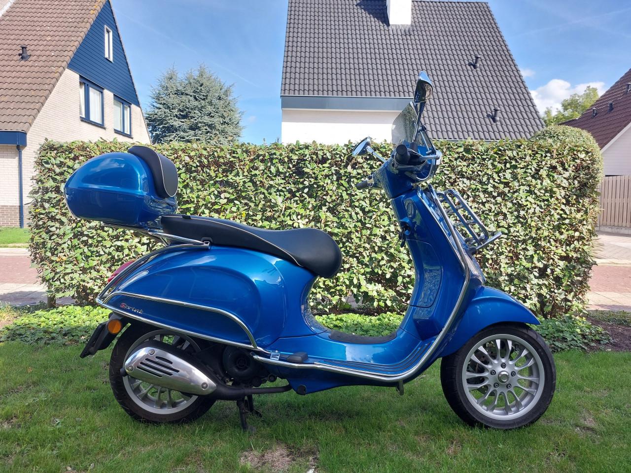 Vespa Sprint snorfiets, 2017