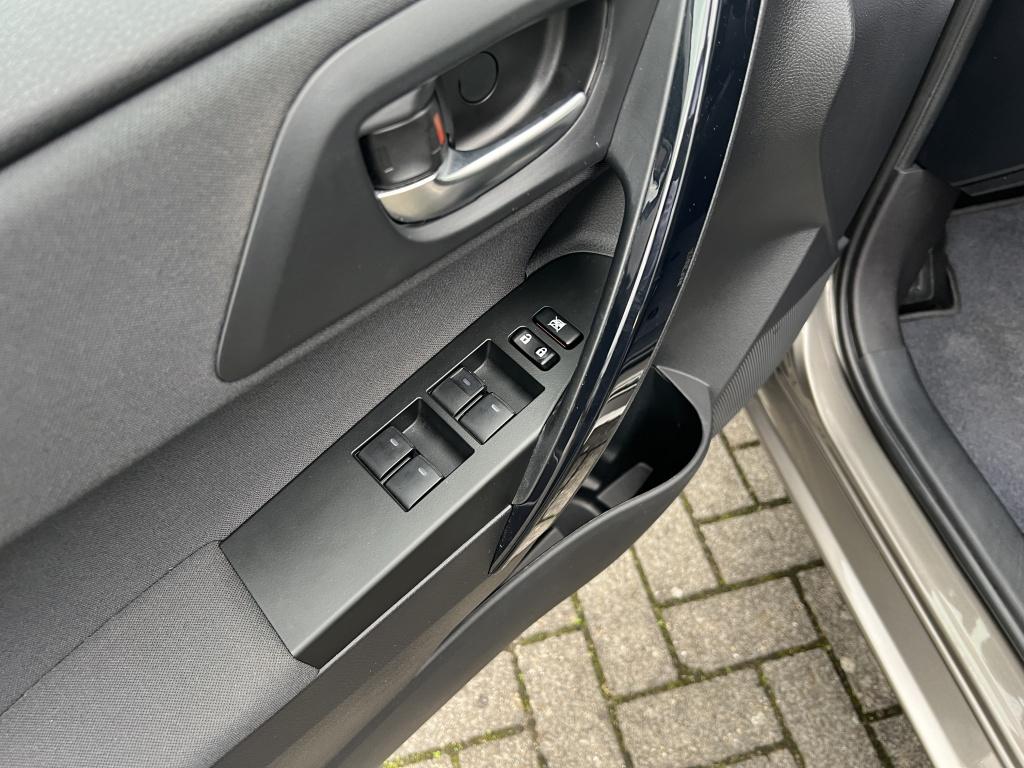 Toyota Auris 1.8 hybrid energy.