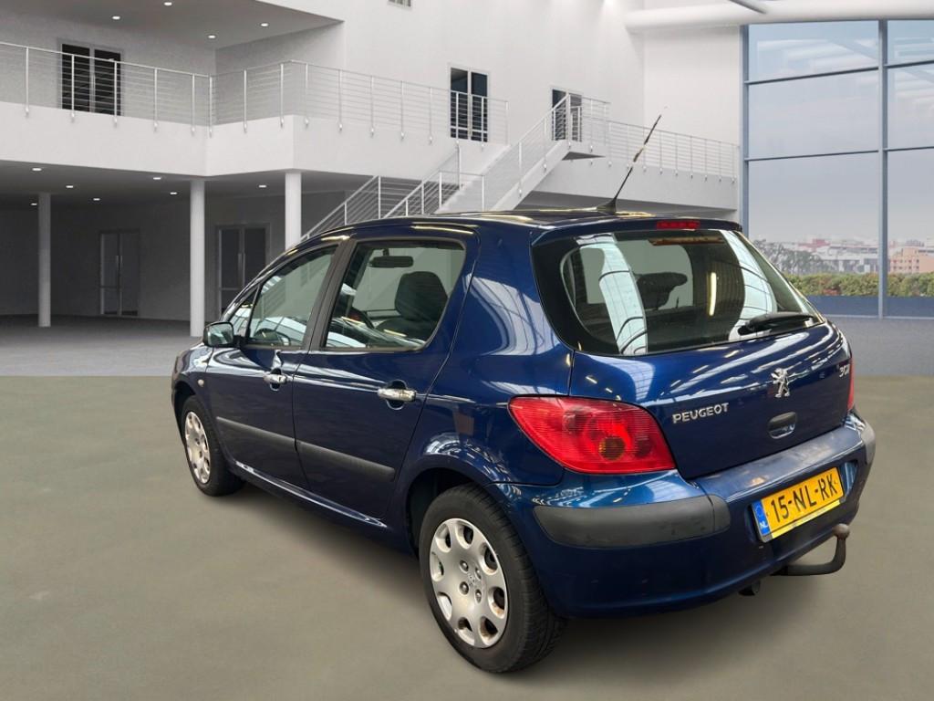 Peugeot 307-2004-5 deuren-trekhaak-radio/cd speler-igst-nw. apk-1250,=