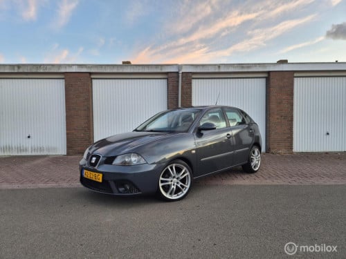 Seat Ibiza 1.6-16v freestyle / 5- deurs / cruisecontrol / airco