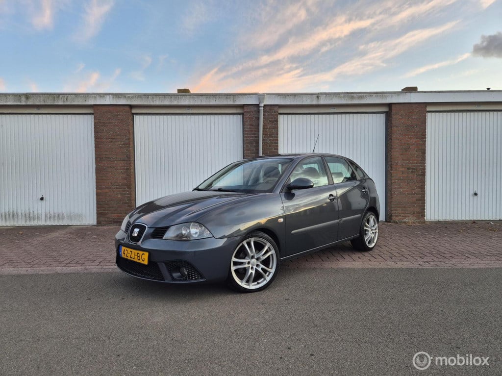 Seat Ibiza 1.6-16v freestyle / 5- deurs / cruisecontrol / airco