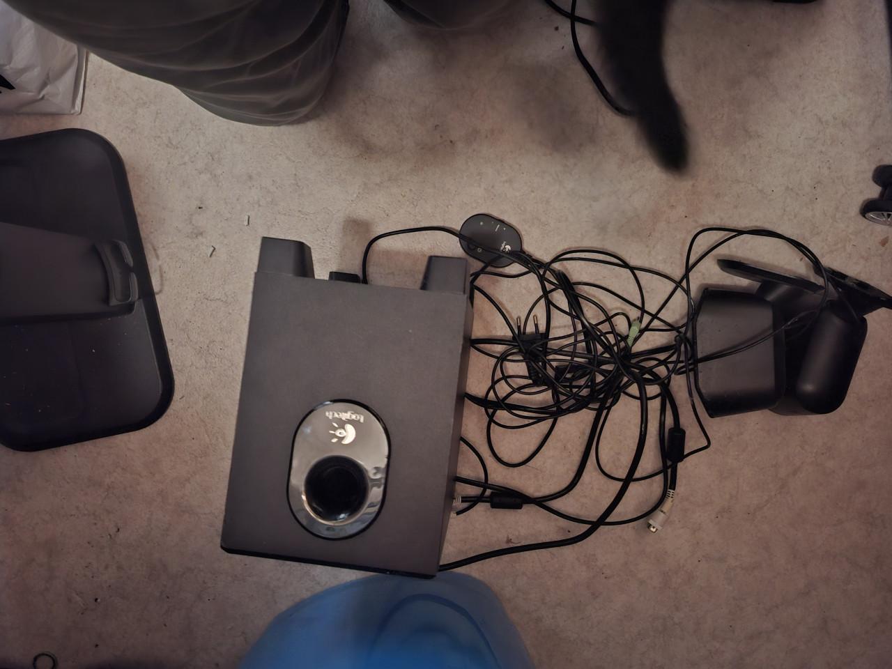 Logitech 2.1 speaker set computer