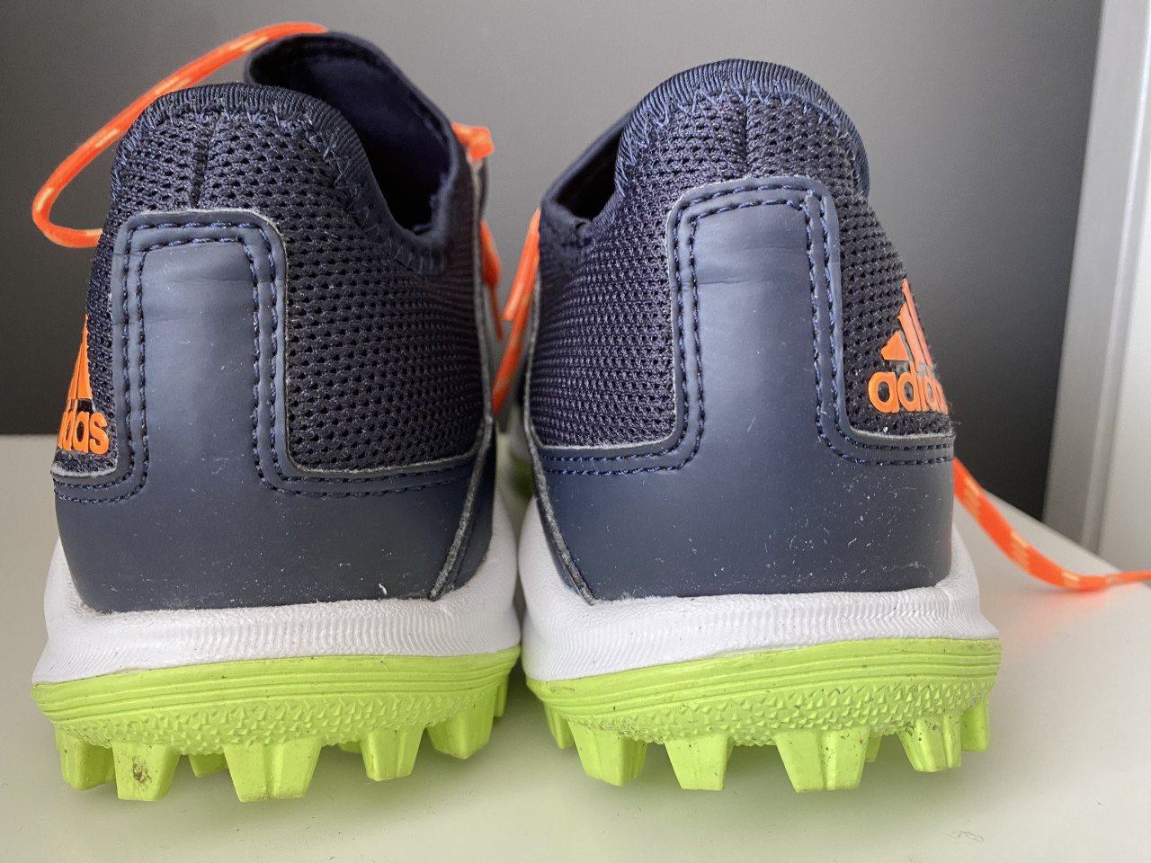 Hockey schoenen van het merk Adidas.