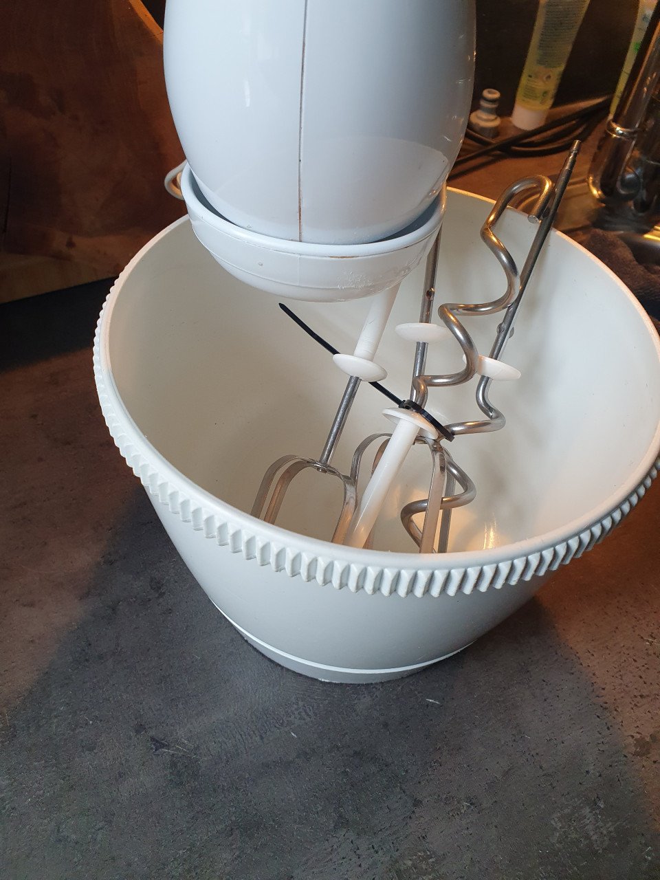 Werkende nette Philips Handmixer set met draaiende kom...