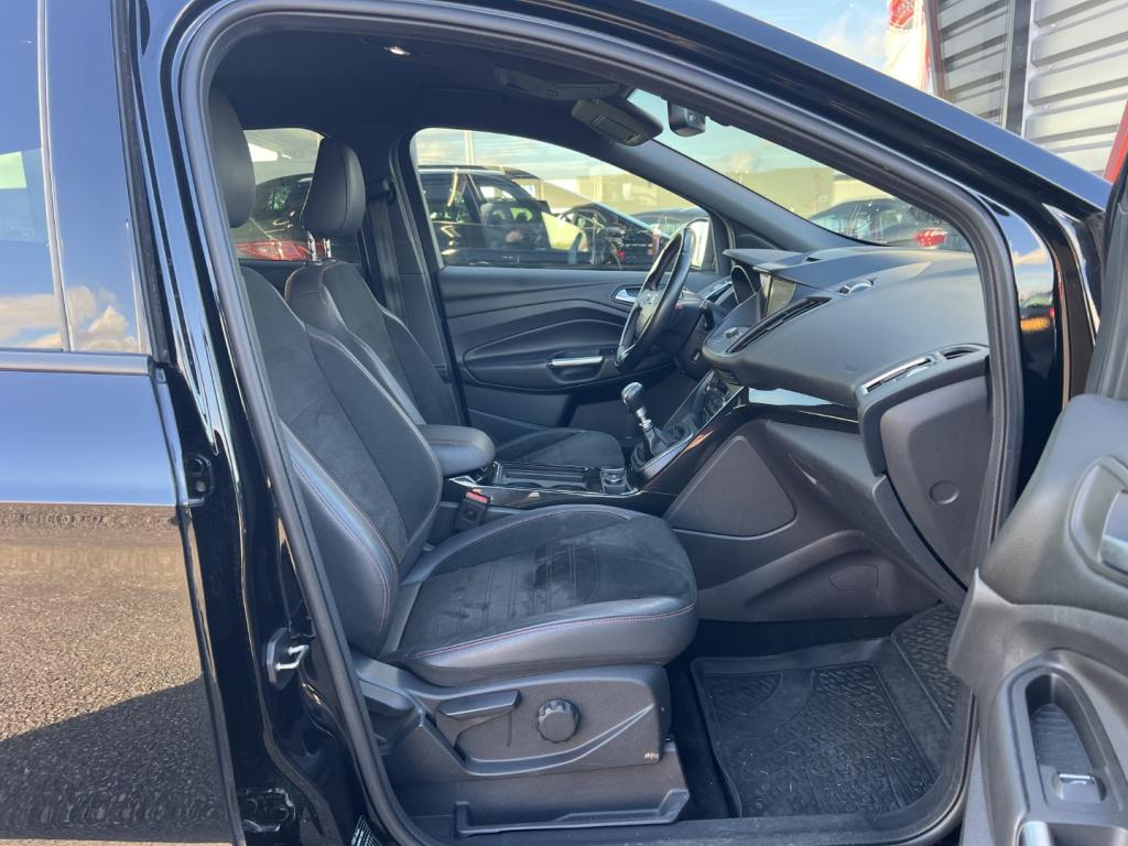 Ford Kuga 1.5 ecoboost 150pk 2wd st line , trekhaak , winterpack