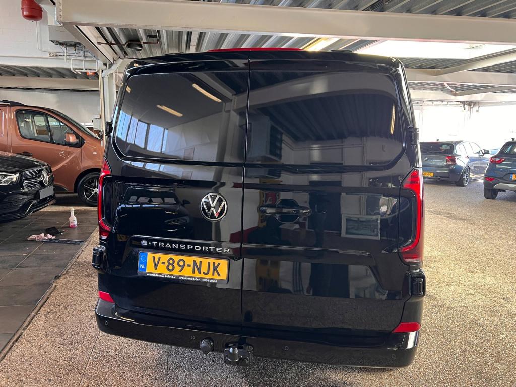 Volkswagen E-transporter 32 l2h1 bulli 64 kwh bulli 285pk, trekhaak enz..