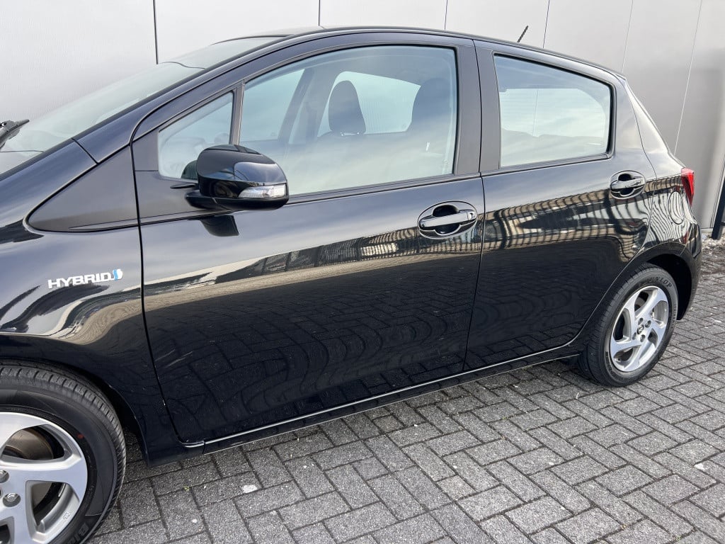 Toyota Yaris 1.5 hybrid lease