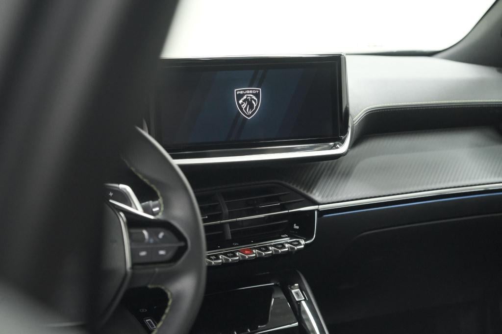 Peugeot 2008 puretech 130 eat8 gt | 360 camera | stoelmassage | adaptieve c