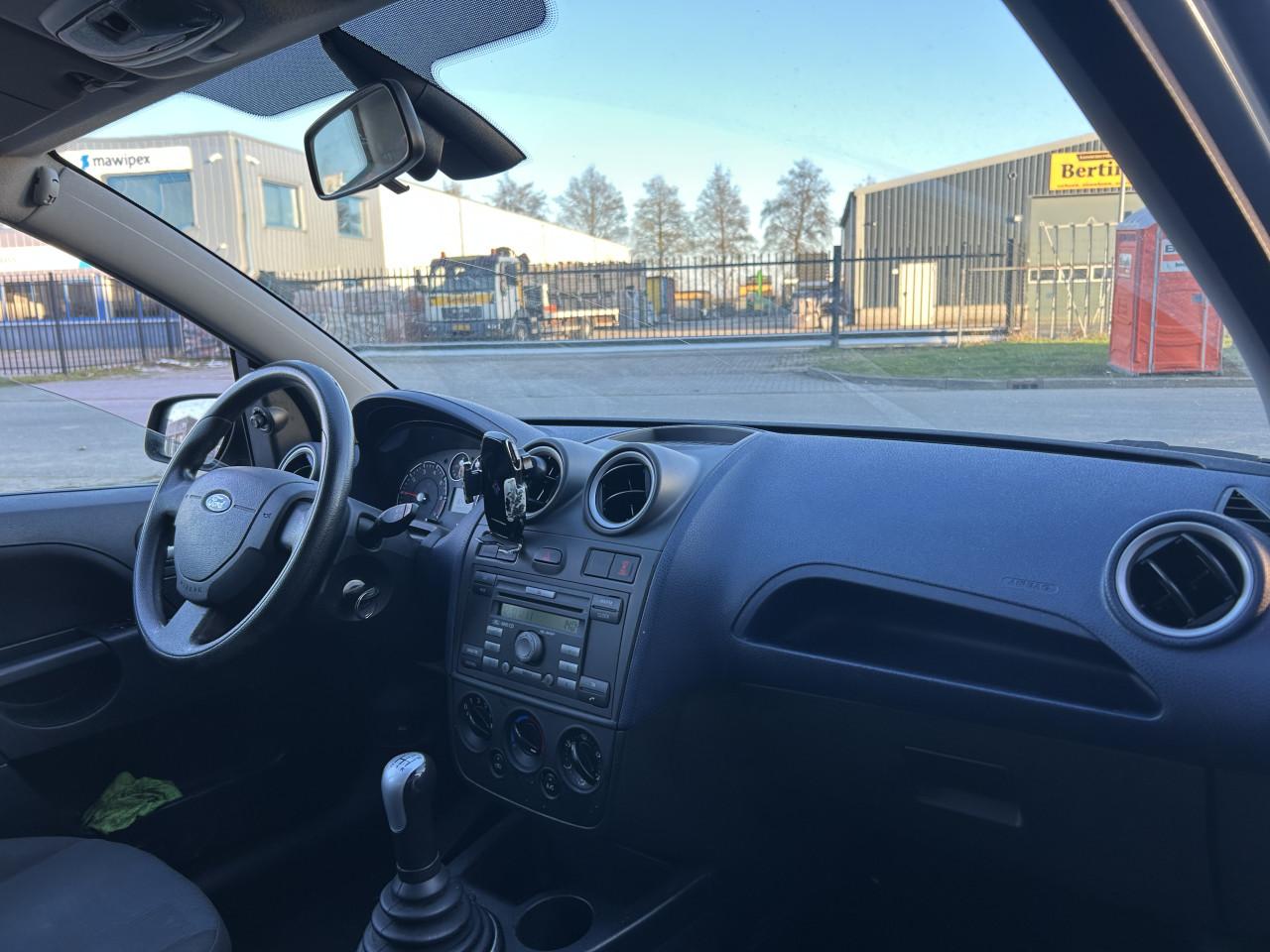 Ford Fiesta 1.4-16V Ambiente|APK|AIRCO|