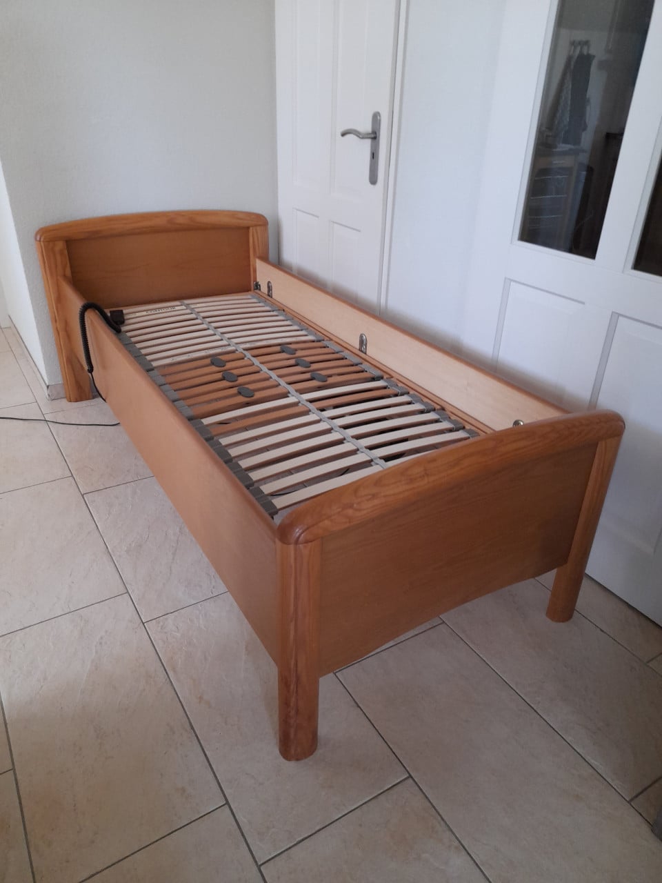 Elektrisch verstelbare Senioren bed 80 x 190 (in goede staat)