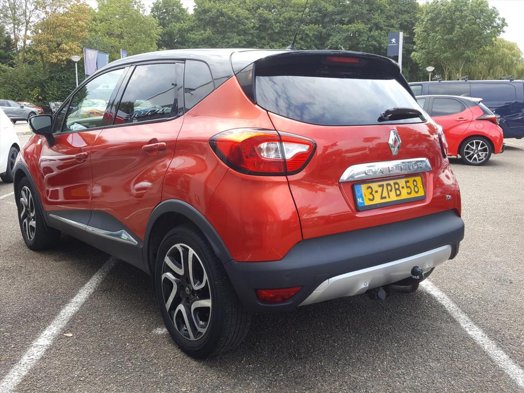 Renault Captur tce 120pk edc helly hansen | navigatie | trekhaak | bluetoot