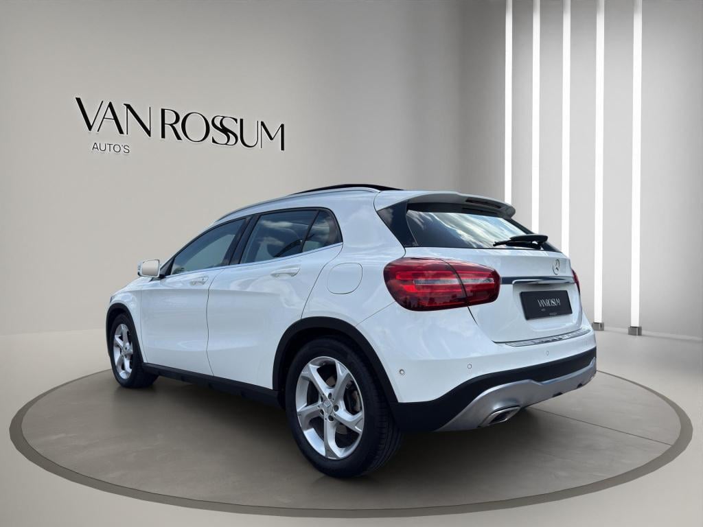 Mercedes-Benz Gla-klasse 180 premium | pano | leder sportstoelen | camera |