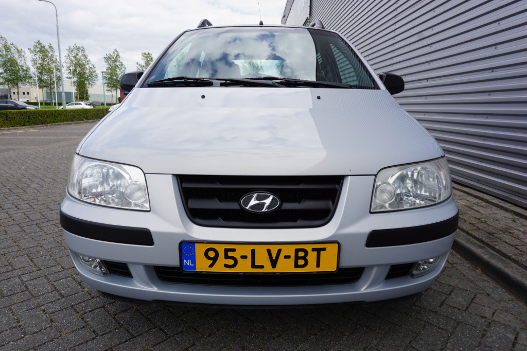 Hyundai Matrix 1.6i silver edition airco / elektr. ramen / trekhaak / nap