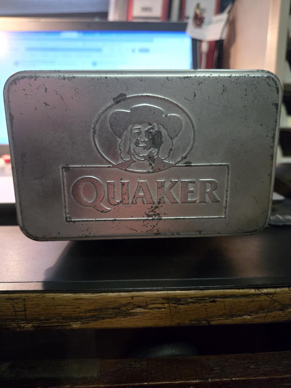 Vintage zilverkleurige Quaker Cruesli voorraadbus van metaal,