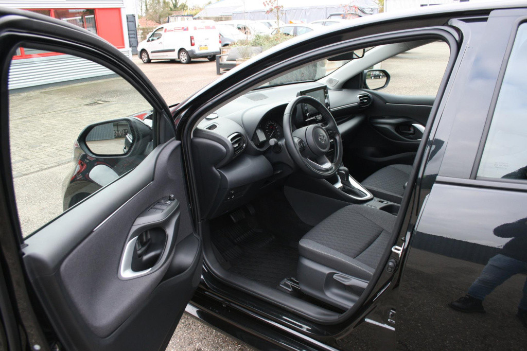 Mazda 2 Hybrid 1.5 centre-line