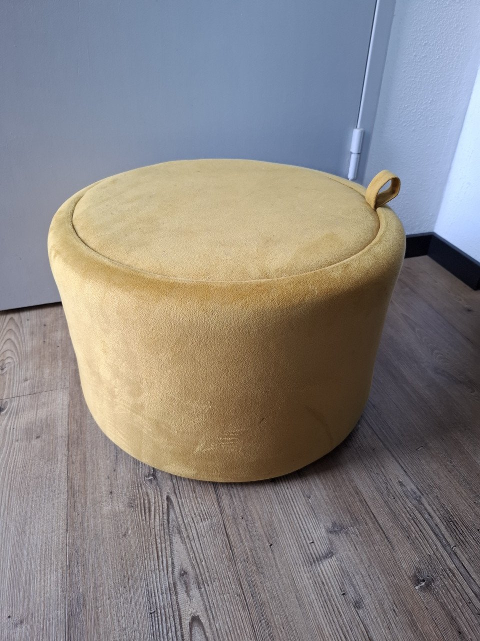 Vintage poef okergeel