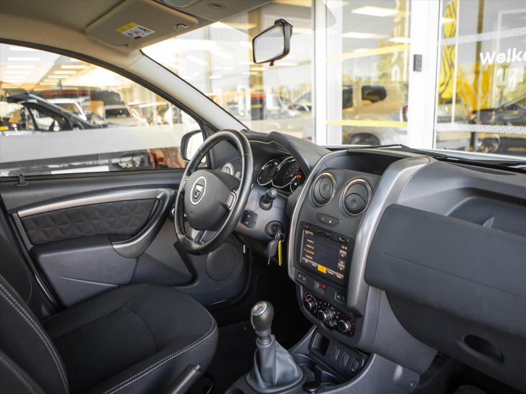 Dacia Duster tce 125pk 4x2 prestige | trekhaak | navigatie | airco | park. 