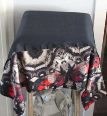 Zwart met gekleurde rand  lap stof