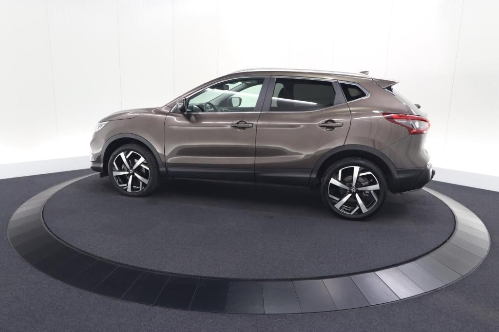 Nissan Qashqai 1.3 dig-t tekna | trekhaak | panoramadak | adaptieve cruise 
