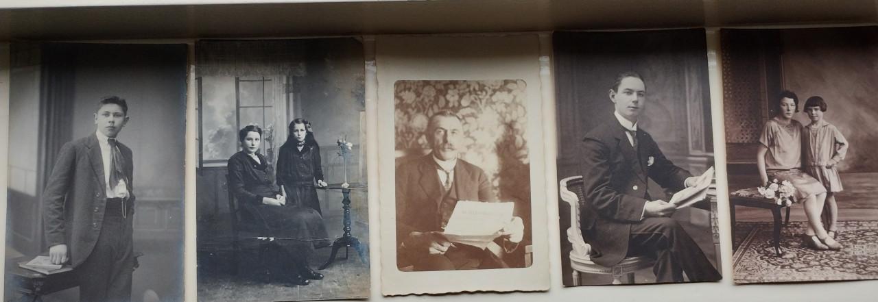 Foto,s rond 1900.