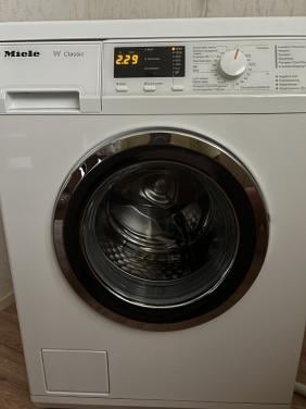 Miele W Classic  Wasmachine 8 kg. 1400 toren met boekje als nieuw