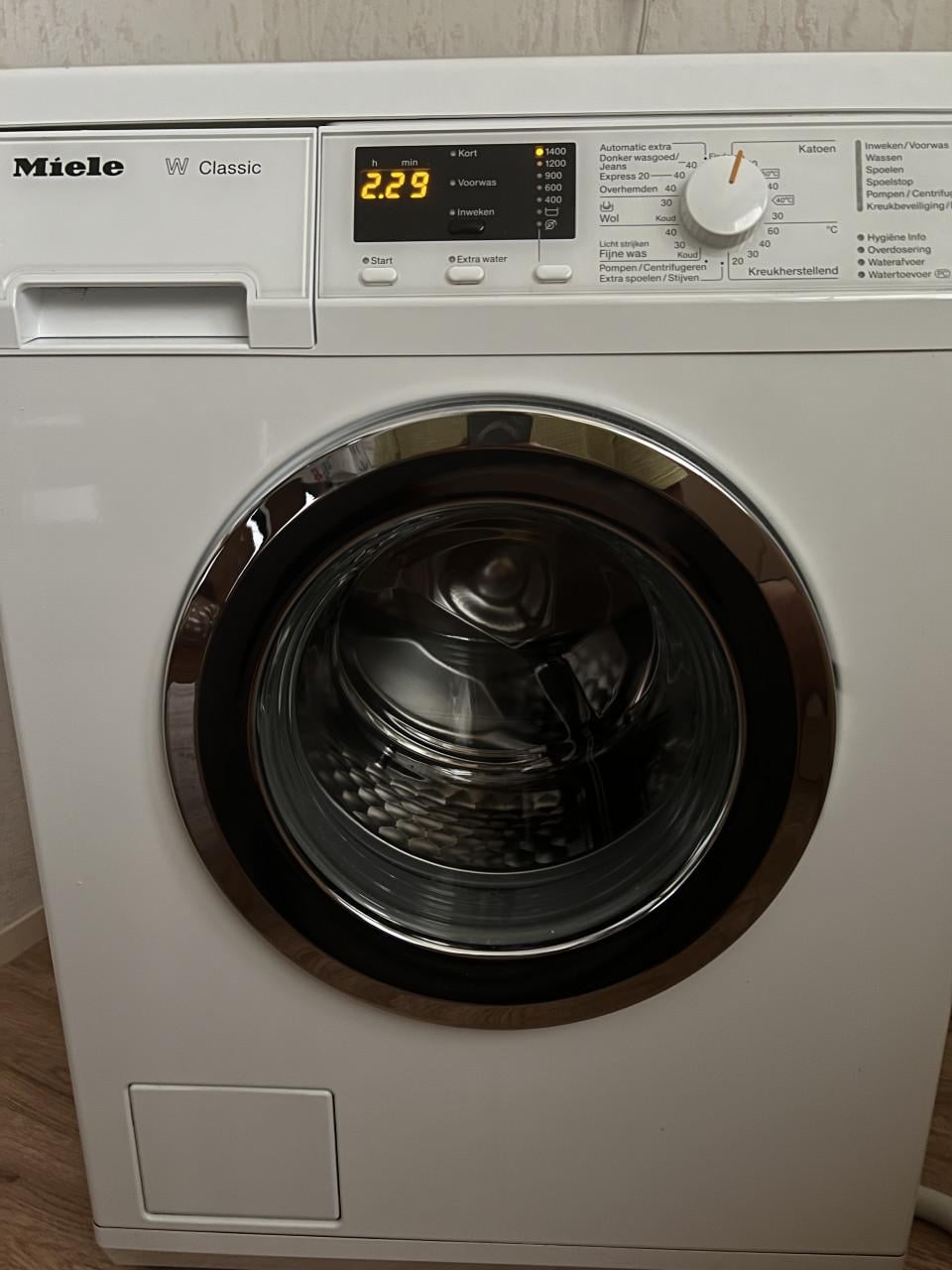 Miele W Classic  Wasmachine 8 kg. 1400 toren met boekje als nieuw