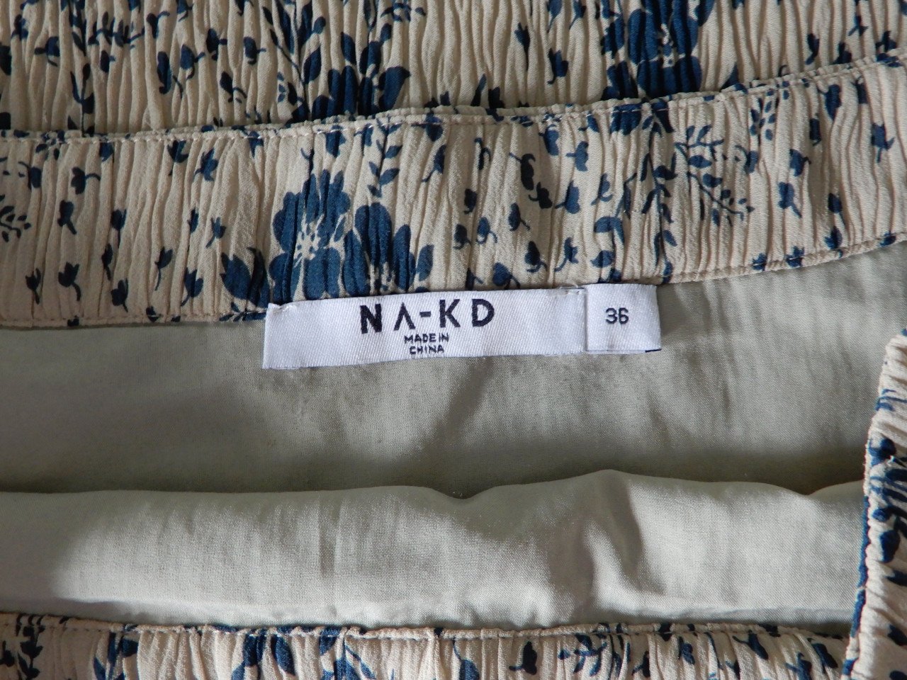 Zomerse rok van NA-KD – maat 36