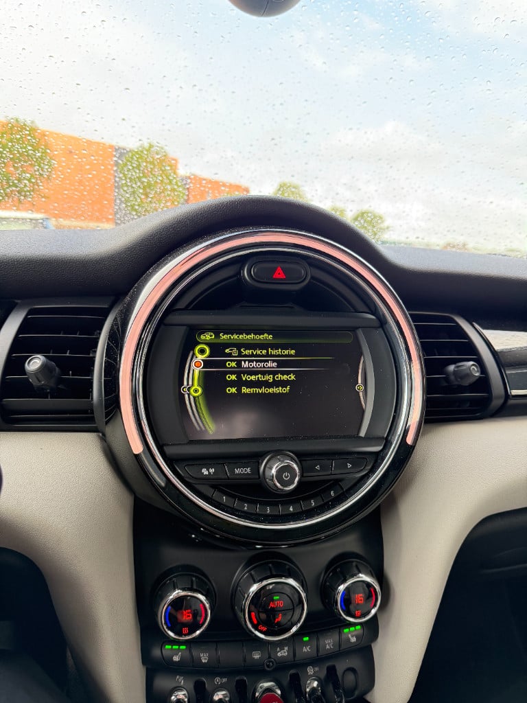 Mini Cooper 1.5 - chili - pano