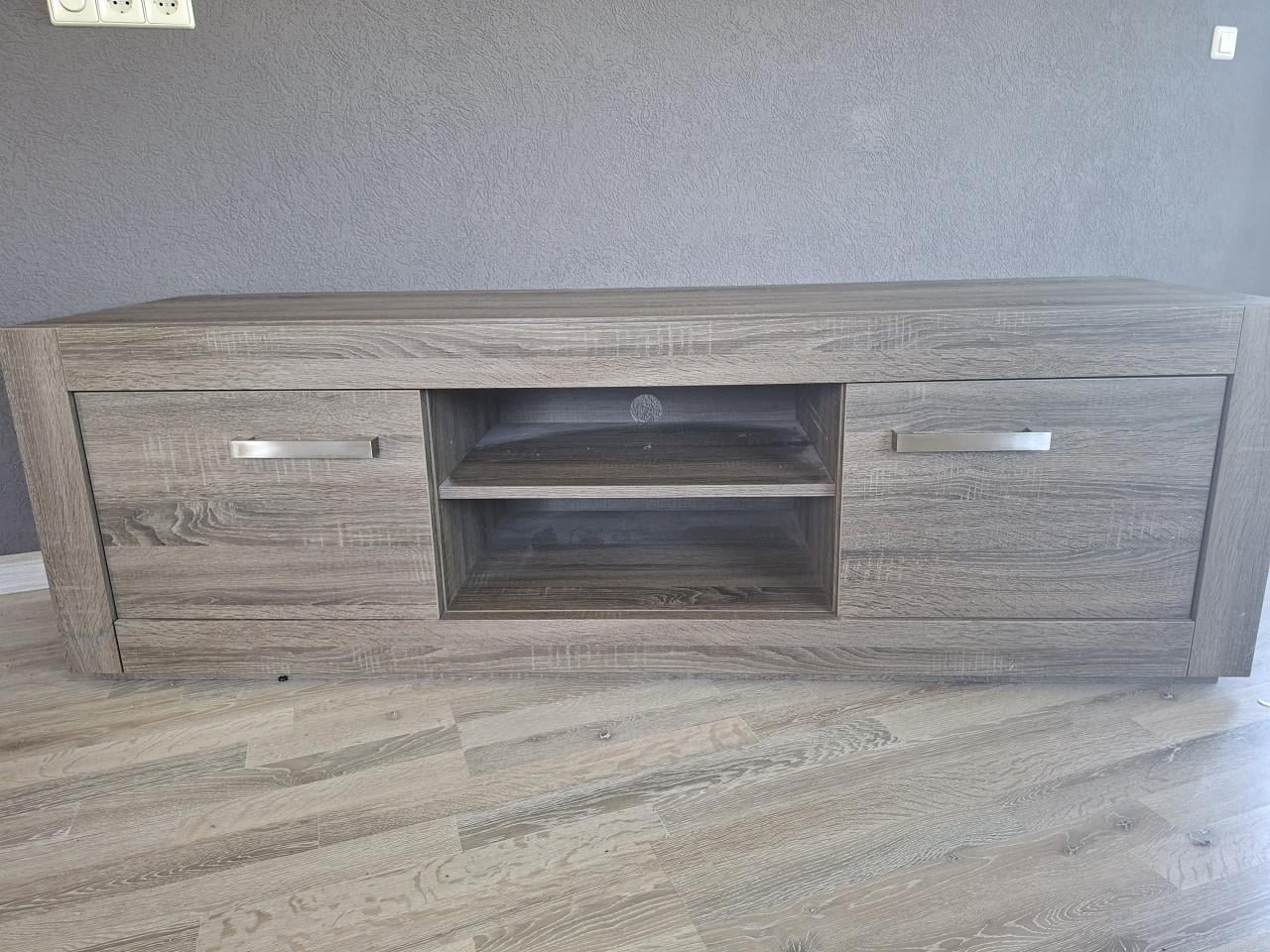 Tv meubel en tafel gereserveerd