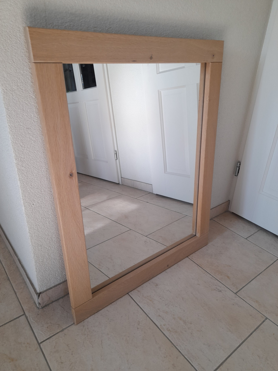 Prachtige massief houten  spiegel 87 x 70 (z.g.a.n.)