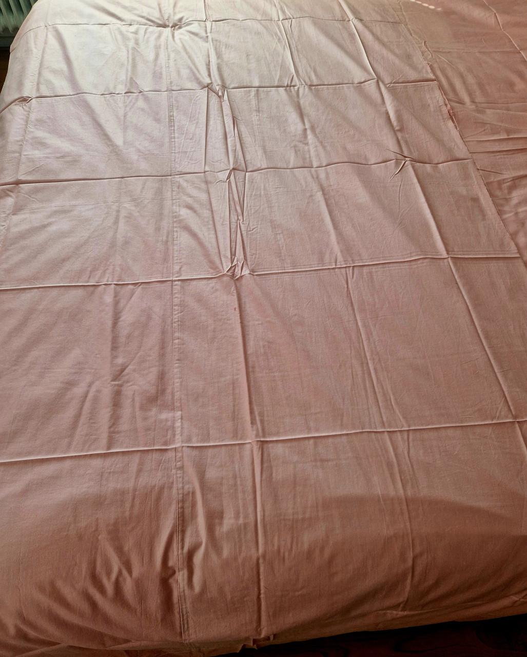 2 grote lappen roze stof