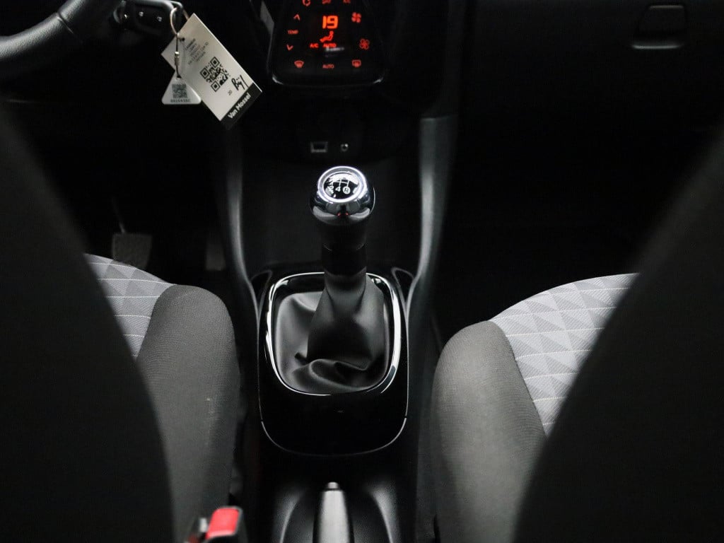 Peugeot 108 1.0 e-vti allure | lmv | climate control | dab | apple carplay 