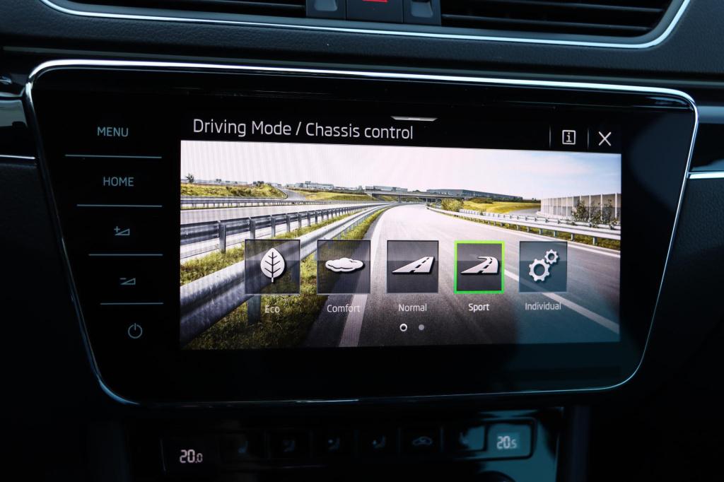 Skoda Superb combi 1.4 tsi laurin & klement 218pk dsg6 | lederen bekleding 
