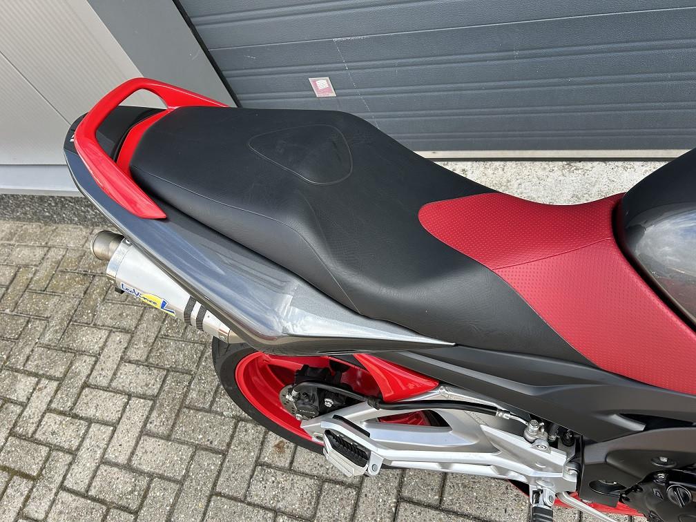Suzuki GSR600 uit 2010 met slechts 9147 km!!, LeoVince/TopBlocks €3650,-