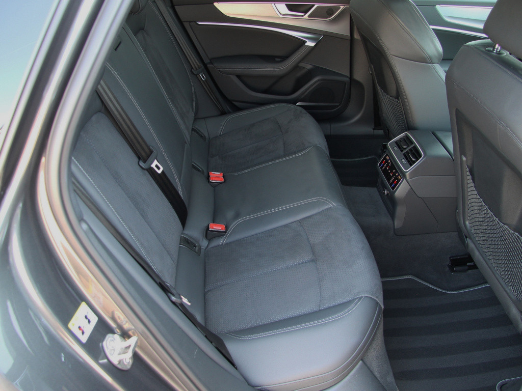 Audi A6 avant 55tfsi e hybrid 367pk quattro competition s-line | pano dak |