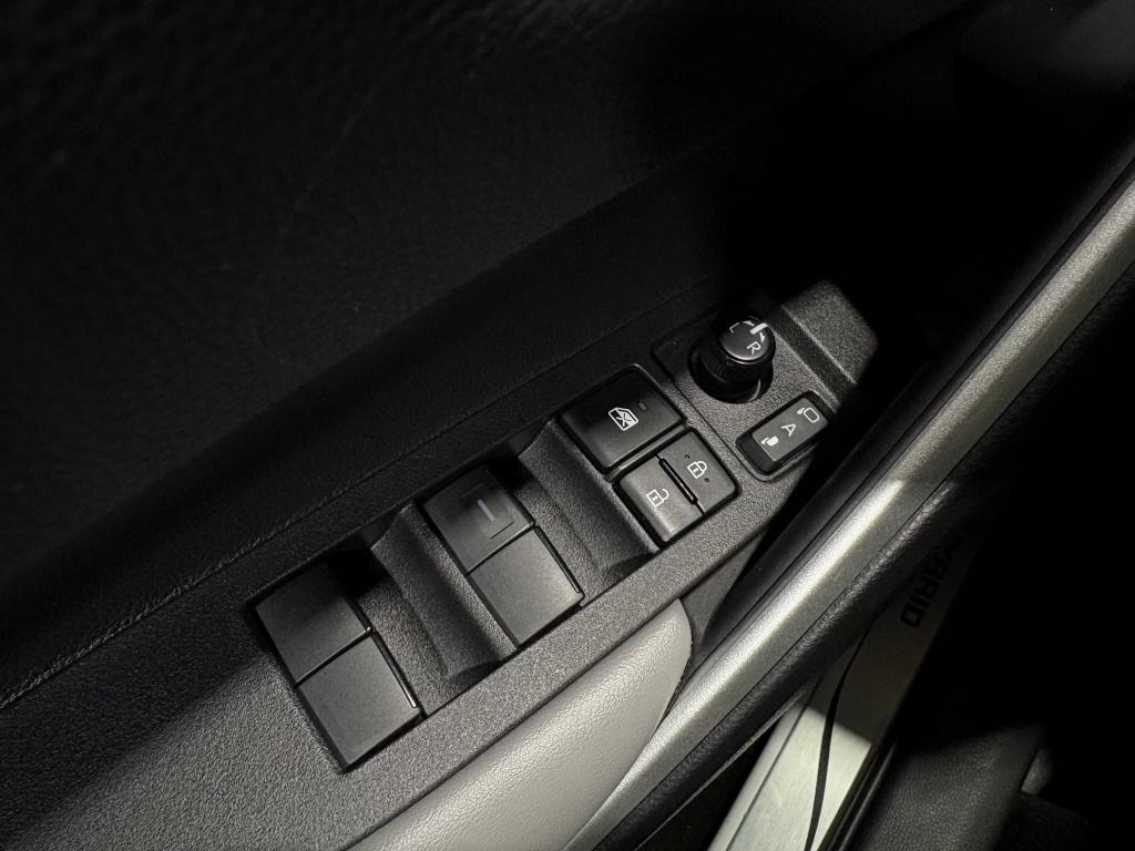 Toyota Corolla Cross hybrid 200 style| adap.cruise| camera| pdc| keyless