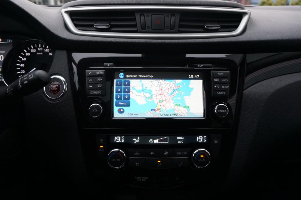 Nissan Qashqai 1.2 n-connecta climate / navi / camera / glazen dak / parkee