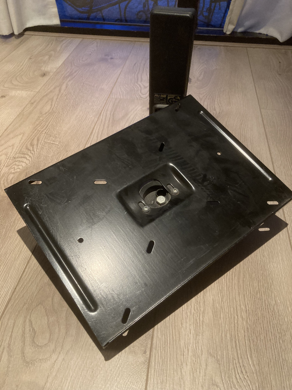 Pivotelli draaibare (tv) wandsteun