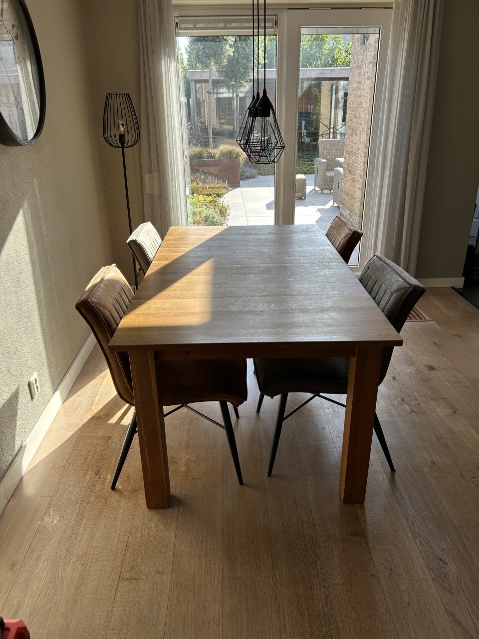 Eetkamertafel inclusief stoelen