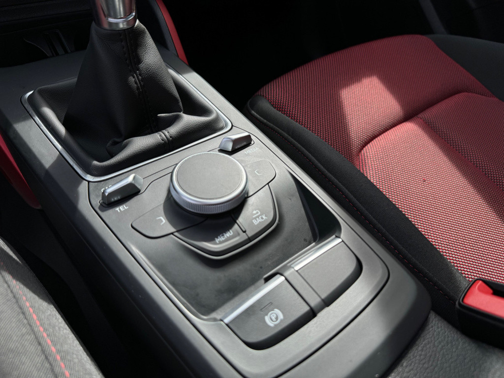Audi Q2 1.4 tfsi cod sport * panoramadak * stoelverwarming * black pack