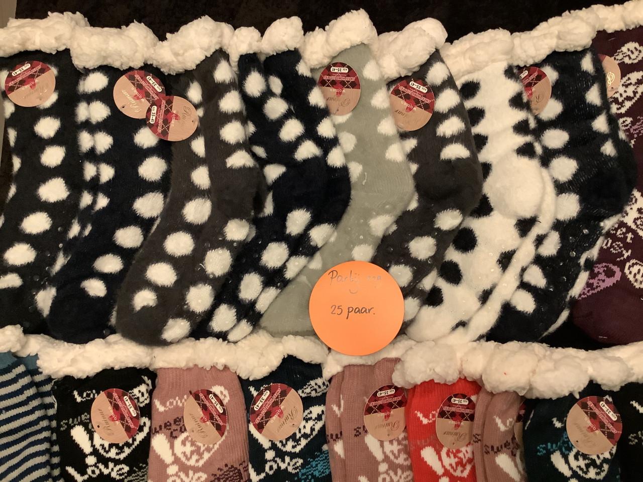 Partij dik gevoerde fluffy huissokken. ( partij 229)