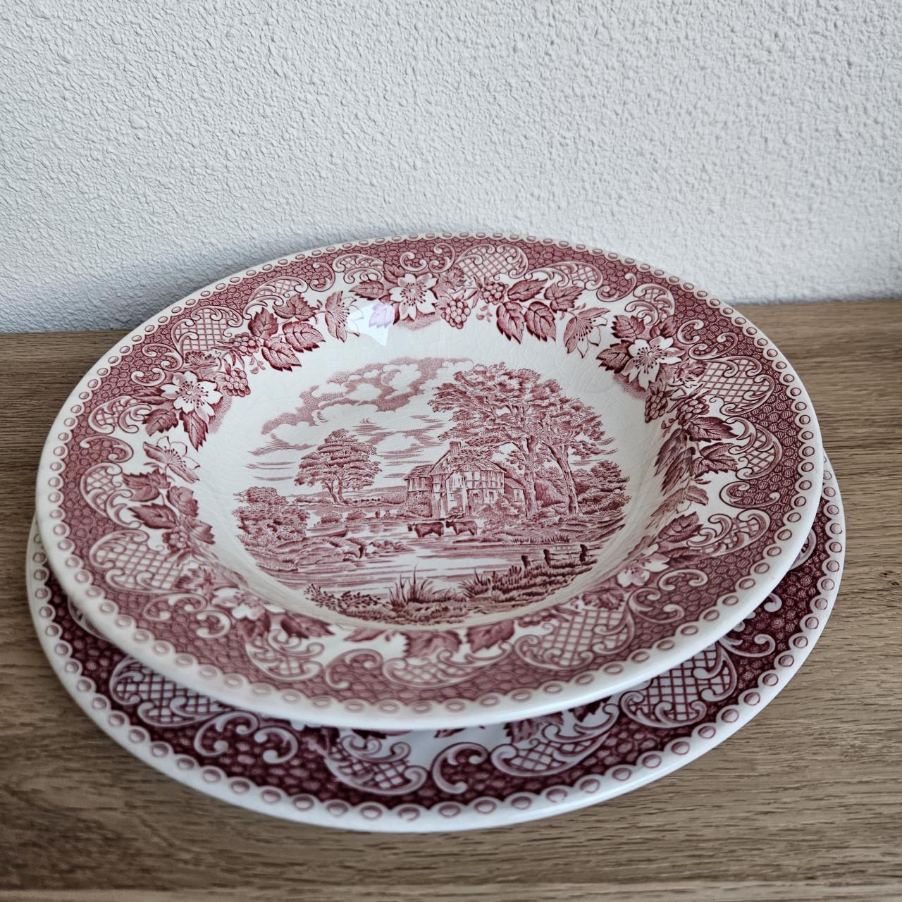Diep bord en dinerbord Staffordshire ware Elizabethan Barratts