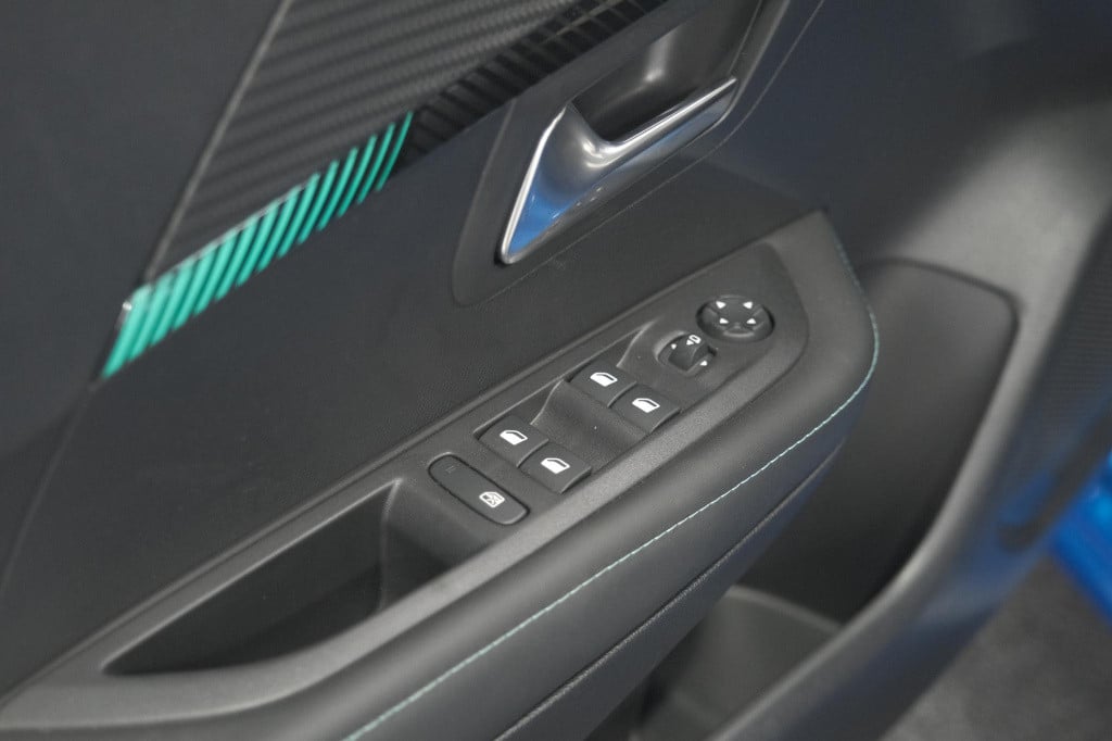 Peugeot 208 puretech 100 allure | adaptieve cruise control | camera | apple