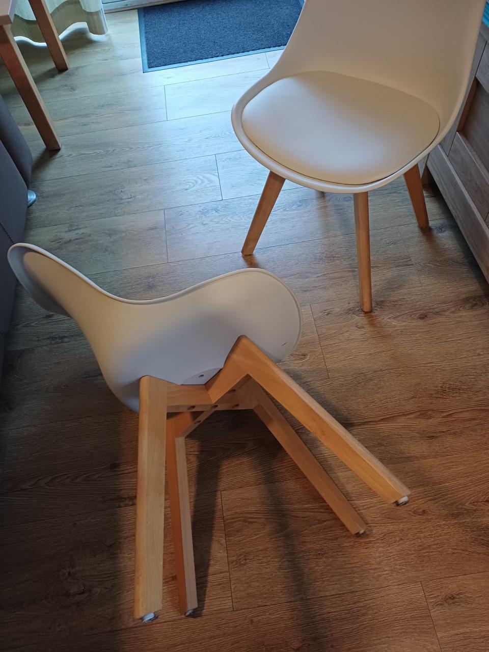 6 leuke witte eetkamerstoelen
