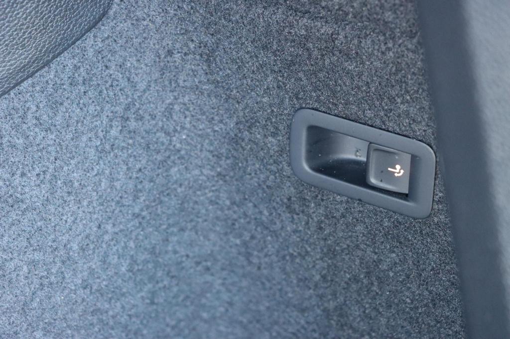 Skoda Karoq 1.5 tsi 150pk dsg7 sportline business | trekhaak | camera | car